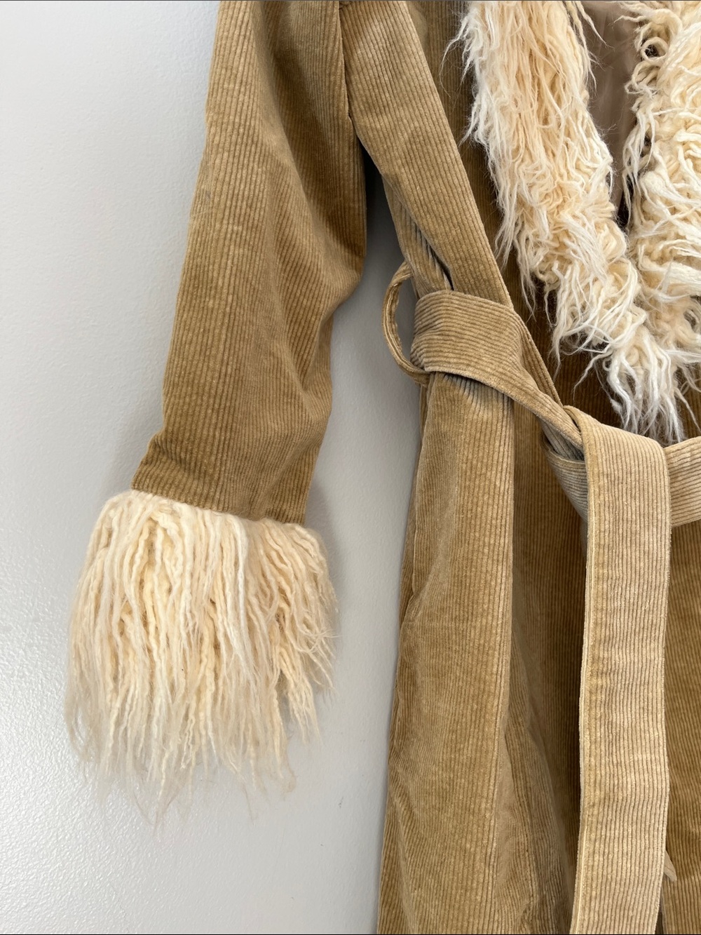 Penny Lane Coat in Beige
SHOW ME YOUR MUMU - medium faux fur corduroy fall cozy - Picture 3 of 16